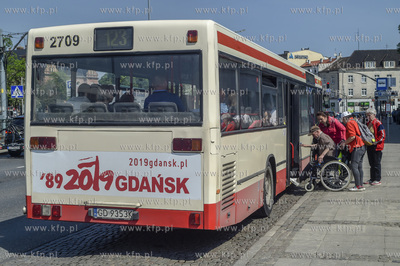 Gdańsk. Autobusy z logiem 30 rocznicy wolnych wyborów...