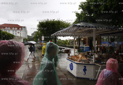 Letni deszczowy dzien w Sopocie. Nz molo.
08.07.2009
fot....