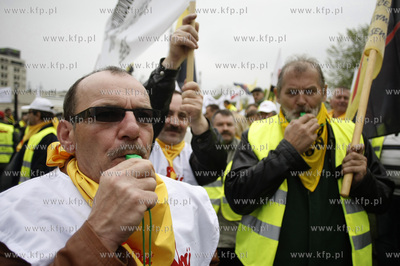 Gdansk. Demonstracja ponad 3 tys. zwiazkowcow z Grupy...