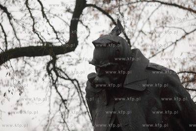 Plac marszalka Jozefa Pilsudskiego 
u zbiegu al. Grunwaldzkiej...