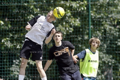 Gdansk Zaspa. Pilkarski turniej dzikich druzyn Do przerwy...