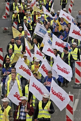 Gdansk. Demonstracja pracownikow firmy energetycznej...