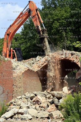 Wyburzanie mostku kolejowego nad ul. Ogrodowa w Gdansku...
