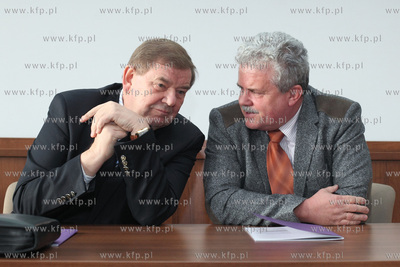 Urzad Miejski w Gdansku. Podpisanie umowy na budowe...