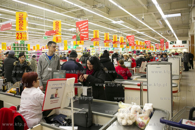 Oficjalne otwarcie hipermarketu Auchan przy ul. Kołobrzeskiej...