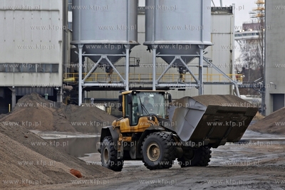Znika hałda kruszywa z placu u zbiegu ul. Marynarki...