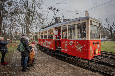Mikołajkowy tramwaj na gdańskich torach. 06.12.2025...
