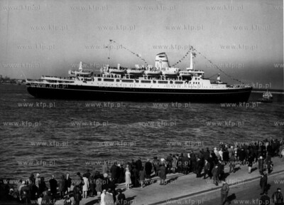 Transatlantyk " Stefan Batory" w porcie Gdynskim. 1973...