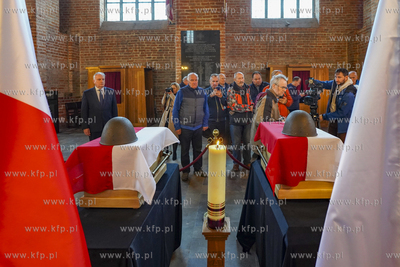 Kościół św. Brygidy w Gdańsku. Wystawienie trumien...