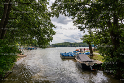 Ostrzyce. Wypożyczalnia sprzętu wodnego nad jeziorem...