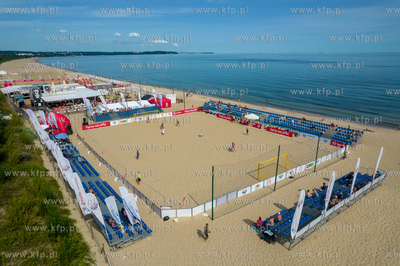 Wakacje w Gdańsku. Plaża w okolicy molo w Brzeźnie....