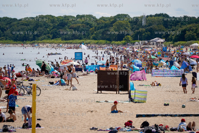 Wakacje w Gdańsku. Plaża w okolicy molo w Brzeźnie....