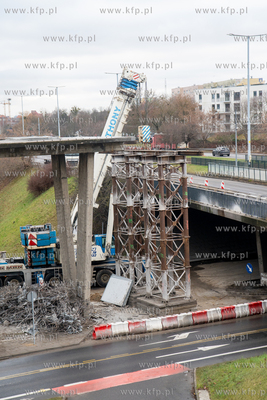 Zaspa. Rozbiórka kładki nad al. Rzeczypospolitej...