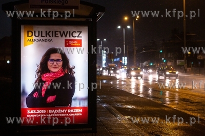 Gdańsk, przystanek autobusowy "Wojska Polskiego" Reklama...