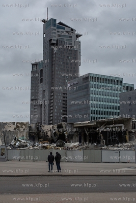 Gdynia. Rozbiórka Centrum Gemini. W oddali Sea Towers....