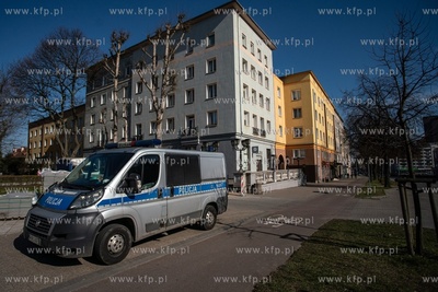 Gdańsk Wrzeszcz.  Radiowóz policyjny  przy  Al. Grunwaldzkiej....