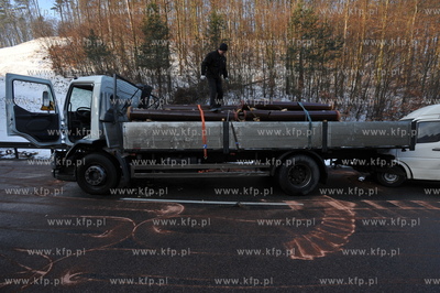 Karambol na trojmiejskiej obwodnicy na wysokosci zjazdu...