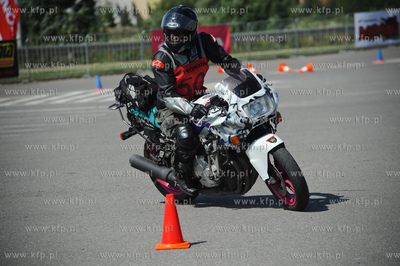 Gdansk. Parking hipermarketu Auchan. Gymkhana - zawody...