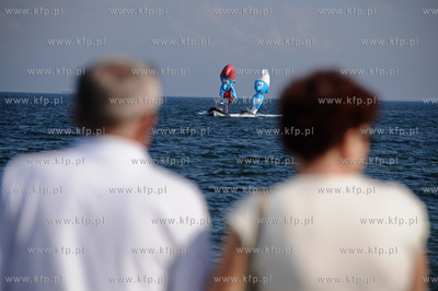 Gdynia. Bulwar nadmorski. Akcja promocyjna filmu Smerfy,...