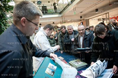 Gdansk. Centrum Handlowe Manhattan. Premiera i promocja...