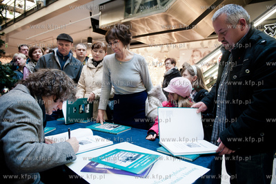 Gdansk. Centrum Handlowe Manhattan. Premiera i promocja...