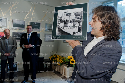 Gdansk. Nadbaltyckie Centrum Kultury. Uroczystosc wreczenia...