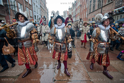 Gdansk. Orszak Trzech Kroli na ulicach Glownego Miasta....