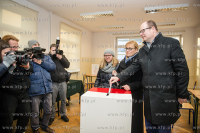 Obwodowa Komisja Wyborcza Nr 39 w Zespole Szkol Lacznosci...