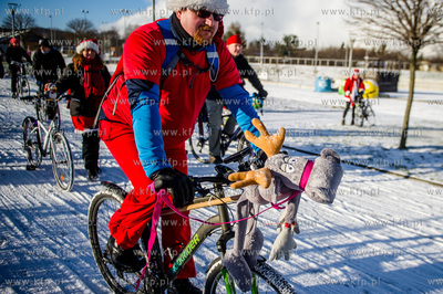 Gdansk. Parking pod Ergo Arena. Coroczna akcja Mikolaje...