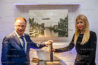 Gdansk. Wyspa Spichrzow. Uroczystosc wmurowania kamienia...