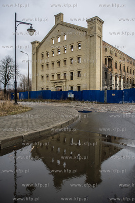 Gdańsk. Ul. Na Stępce. Ruiny spichlerzy, w których...