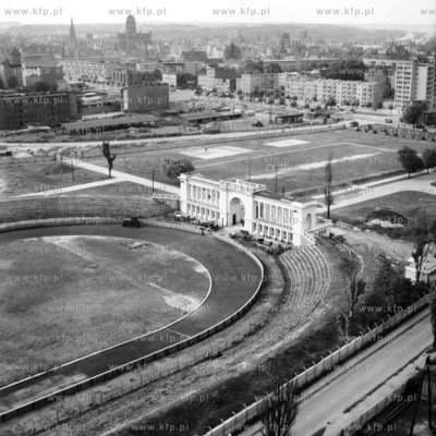 Stadion GKS Wybrzeze w Gdansku. W glebi ul. Elblaska...
