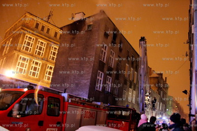 Pozar poddasza uzytkowego kamienicy w Gdansku na Dolnym...