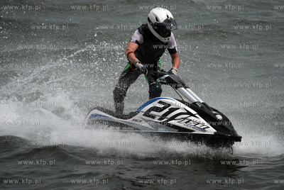 Mistrzostwa Polski Skuterow Wodnych przy molo w Brzeznie...