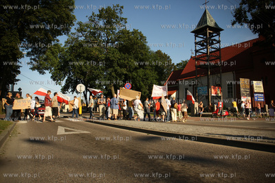 Chwaszczyno. Protest mieszancow Chwaszczyna i okolicznych...
