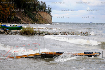 Gdynia. Orlowo. Sztorm na Zatoce Gdanskiej. Nz. Zniszczone...