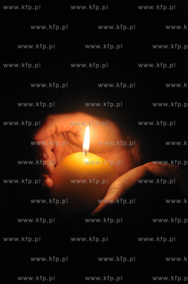 Adwent w kosciolach chrzescijanskich to okres trwajacy...