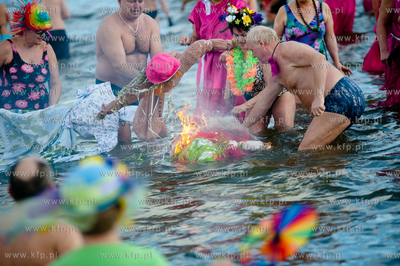 Gdański Klub Morsów symbolicznym topieniem Marzanny...