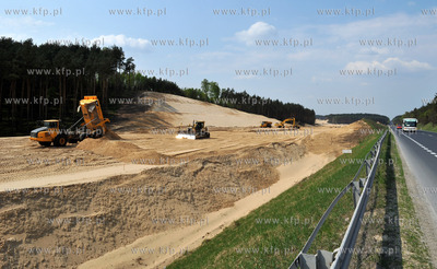 Budowa autostrady A1 na odcinku Torun - Strykow. 25.04.2011...