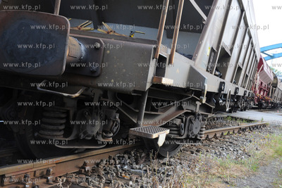 W Gdyni doszlo do wykolejenia cysterny przwozacej siarczan...