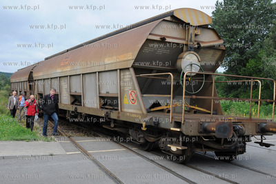 W Gdyni doszlo do wykolejenia cysterny przwozacej siarczan...