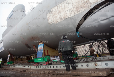 Transport okretu podwodnego typu Kobben o wadze 370...