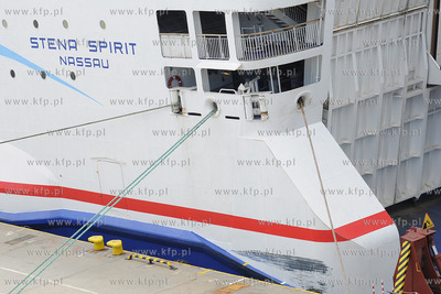 Przystan promowa Stena Line w Gdyni. Wychodzacy w podroz...