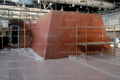 Niedokonczona Korweta Gawron oczekujaca na decyzje...