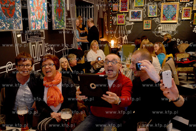 Kazdy kto mial kamere video - w tablecie, telefonie,...