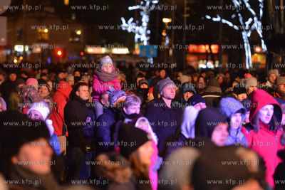 Gdynianie i ich goscie powitali Nowy Rok na Skwerze...