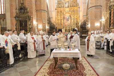 Pelplin. Msza Swieta Krzyzma w Wielki Czwartek w Bazylice...