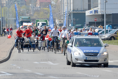 Bialo czerwony peleton pojawil sie 2 maja na ulicach...