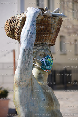 Sobota 25 kwietnia 2020 roku w Sopocie, godziny przedpołudniowe...