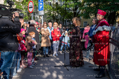 Pochód artystyczno-teatralny pt. "Sopocka Munchhauseniada"...